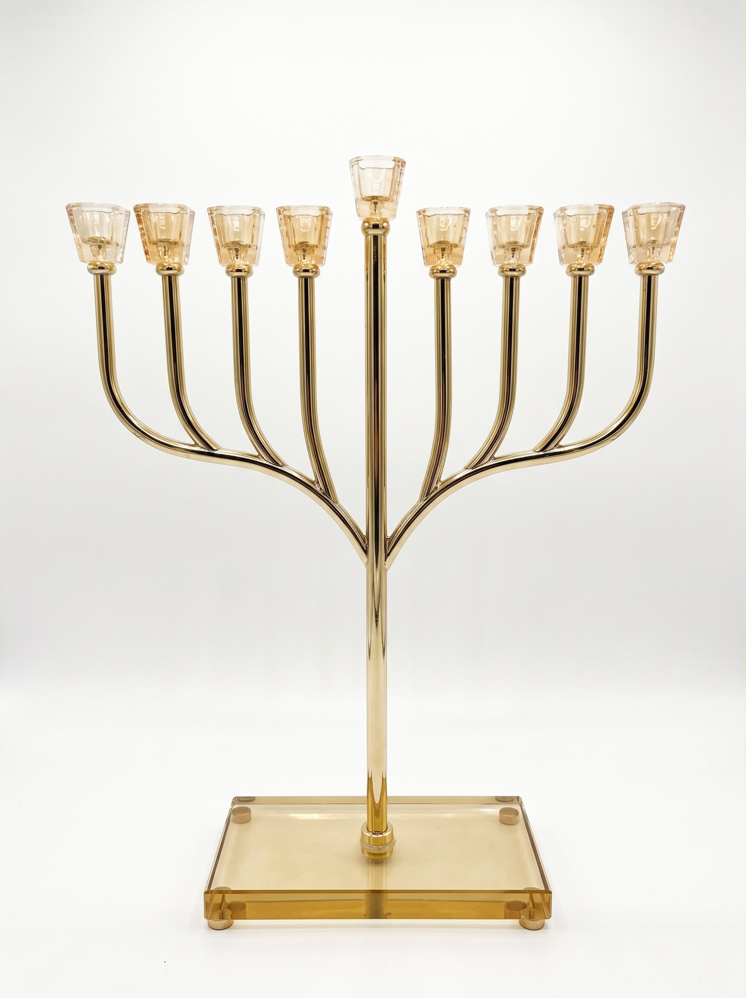 9843e651-b8f1-4da1-b203-a0c792286921 חנוכית שחרית זהב - עם הקדשת שם משפחה 42 ס"מ – תמונה 1